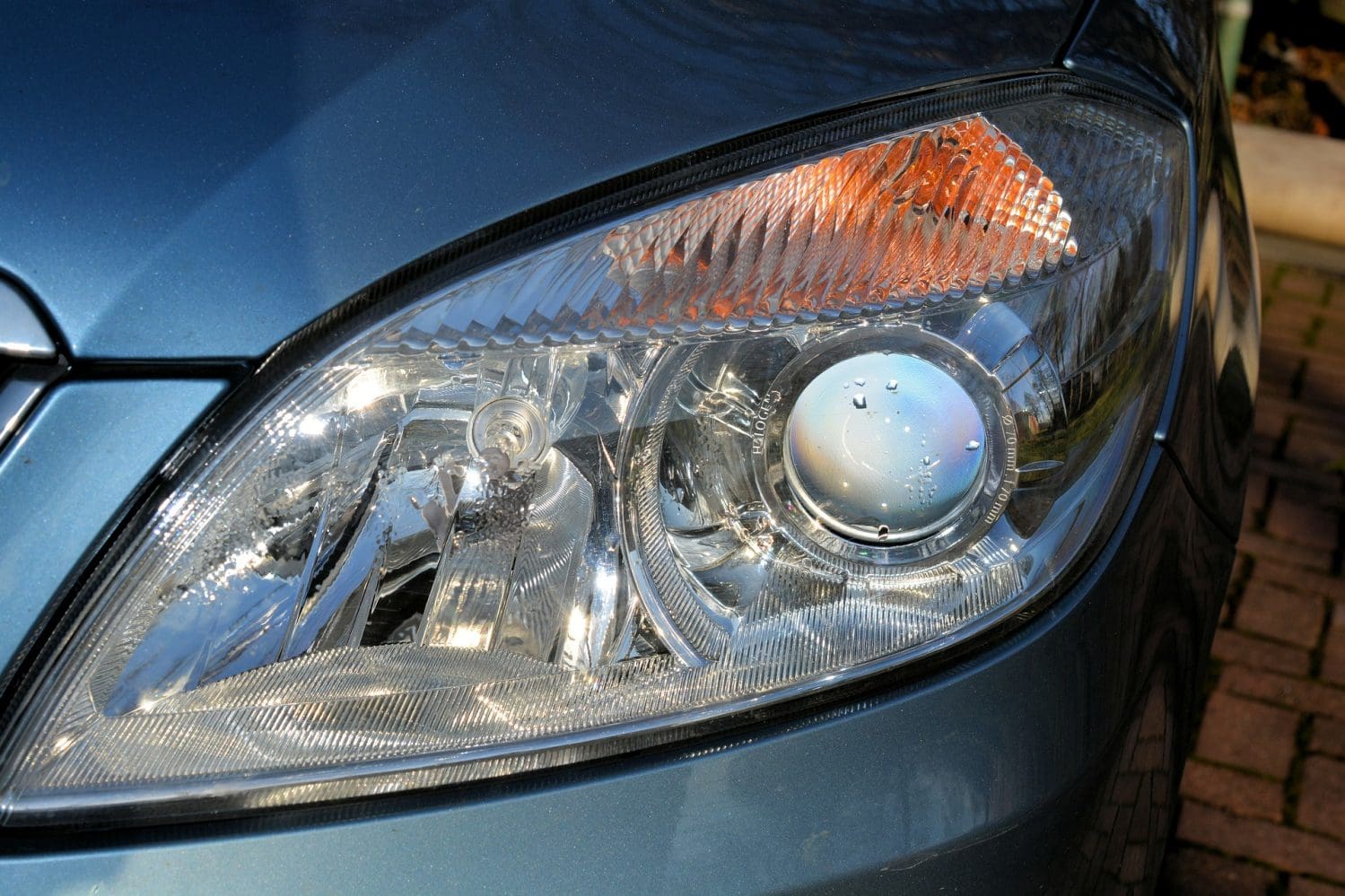 Lâmpadas: A troca preventiva é recomendável a cada 50.000 km