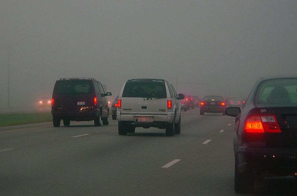 12 dicas para dirigir com segurança na neblina