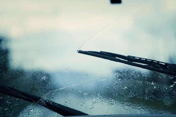 Como evitar os vidros embaçados em dias de chuva?